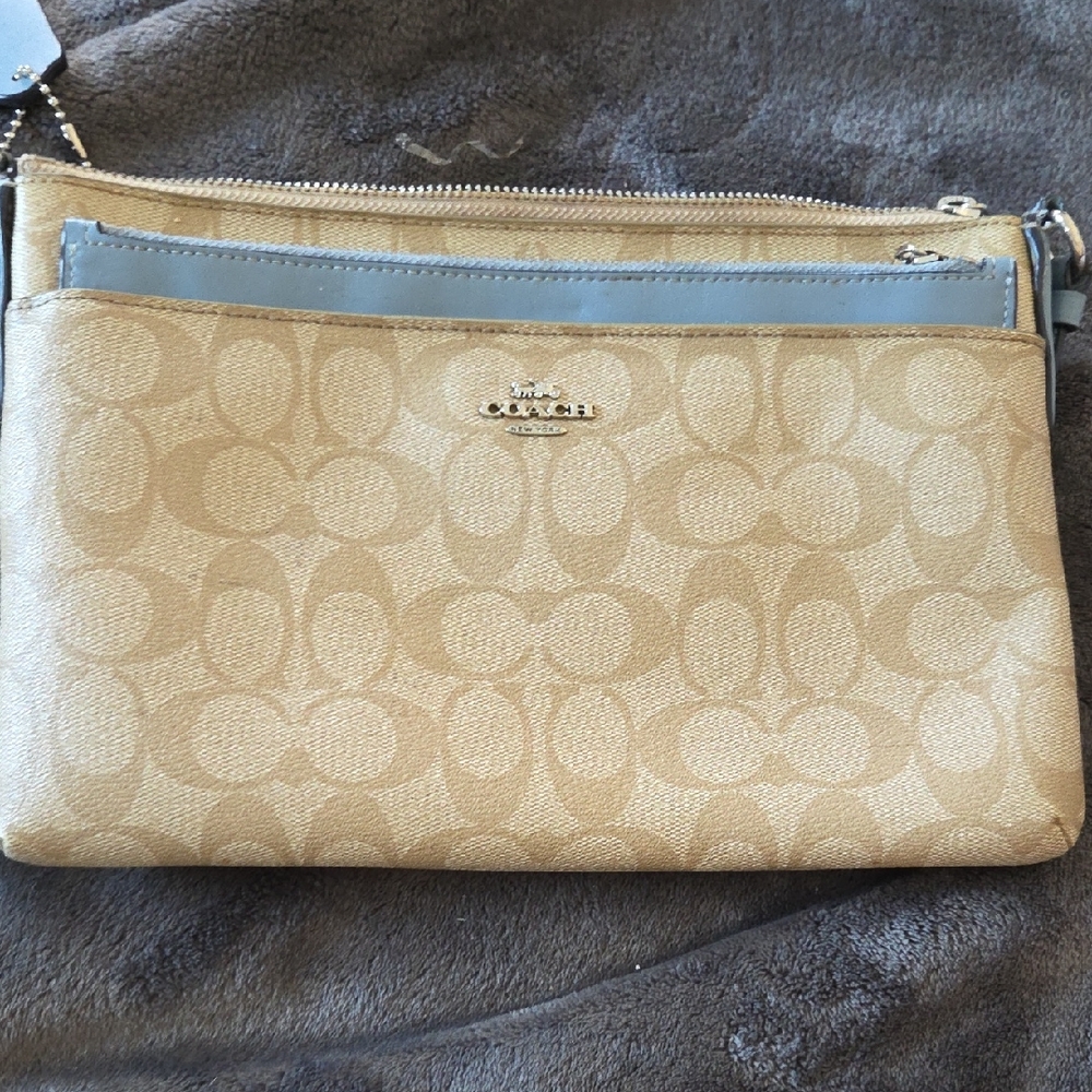 Coach Eadt/west  Signature Crossbody With Pop Up Removable Pouch